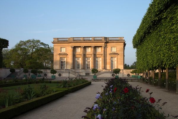 Lâu đài Petit trianon