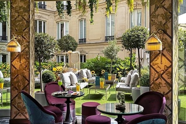 Le Fouquet’s - nội thất cổ điển Paris