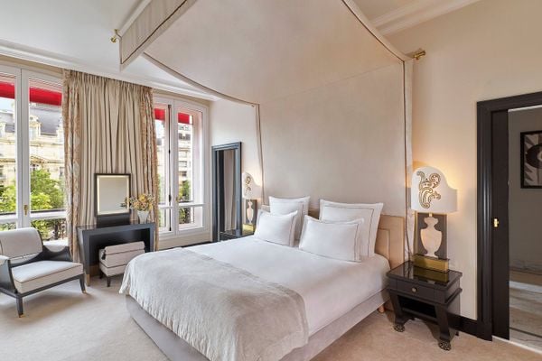 Le Fouquet’s - nội thất cổ điển Paris
