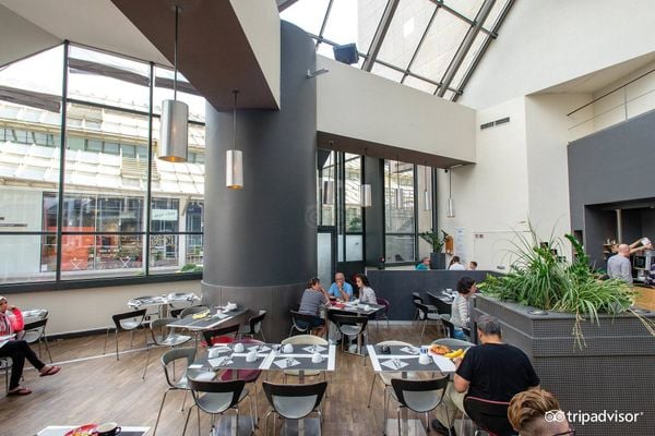 Khách sạn Novotel Les Halles - nội thất hiện đại châu âu