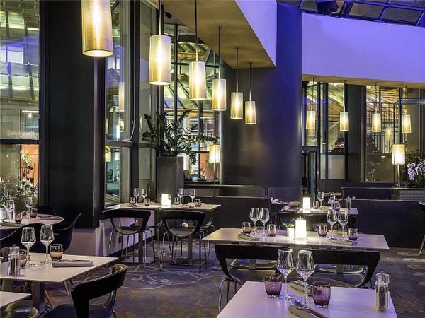 Khách sạn Novotel Les Halles - nội thất hiện đại châu âu