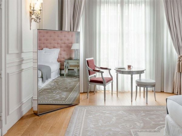 Khách sạn Le Royal Monceau Raffles - nội thất Pháp