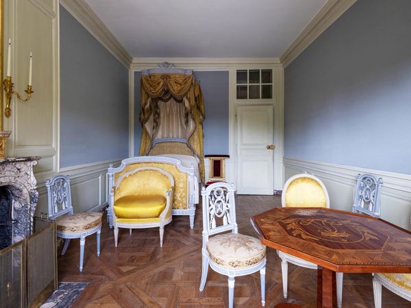 Lâu đài Petit trianon - nội thất cổ điển Louis XVI