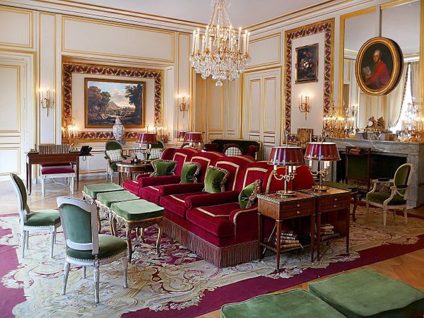 Khách sạn Le Grand Contrôle, nội thất Louis XVI