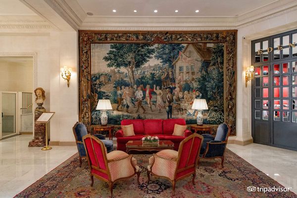 Nội thất cổ điển Pháp tại Le Bristol Paris