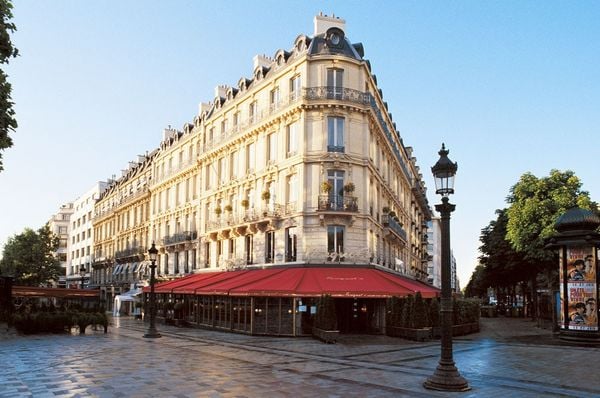 Le Fouquet’s - nội thất cổ điển Paris