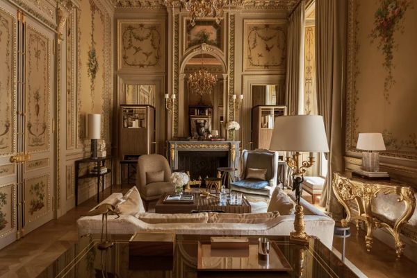 Nội thất tân cổ điển Pháp bên trong khách sạn Hôtel de Crillon