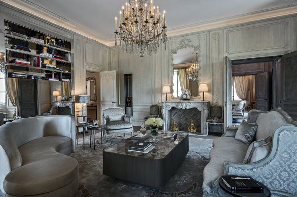 Nội thất tân cổ điển Pháp bên trong khách sạn Hôtel de Crillon