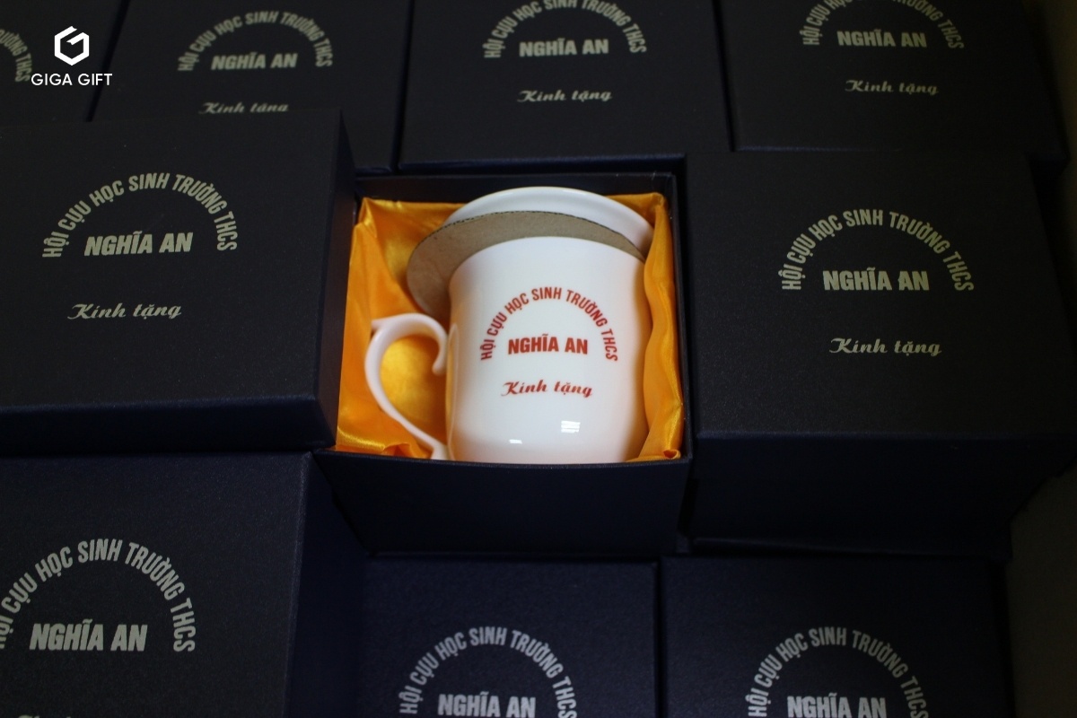 Món quà hữu ích, bền đẹp và mang tính thực tế như cốc sứ sẽ luôn được trân trọng lâu dài