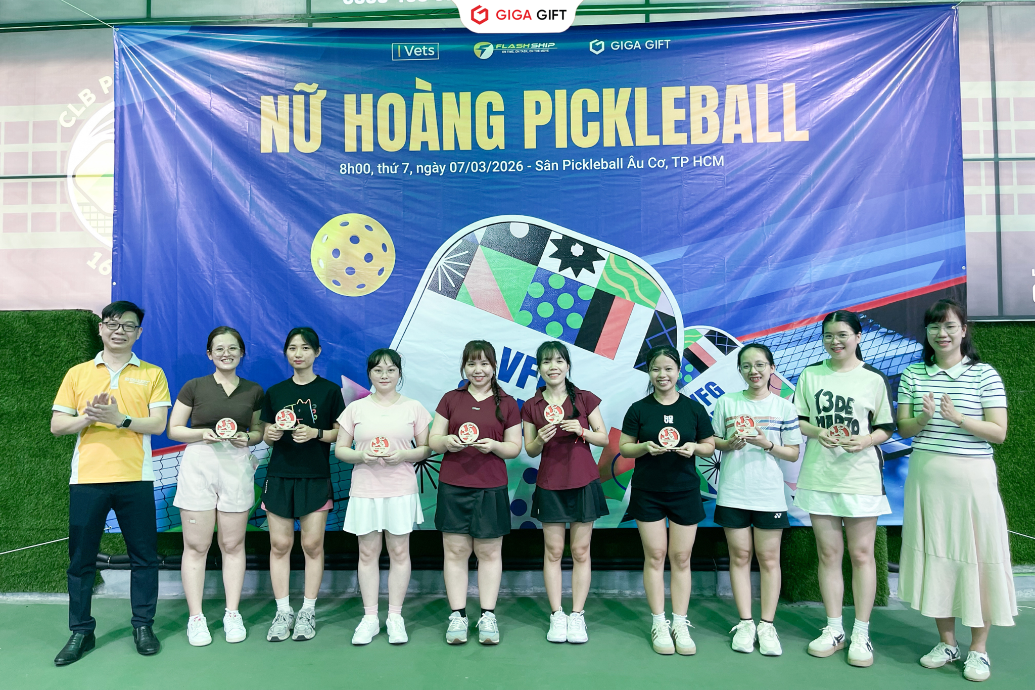 chúc mừng 8-3