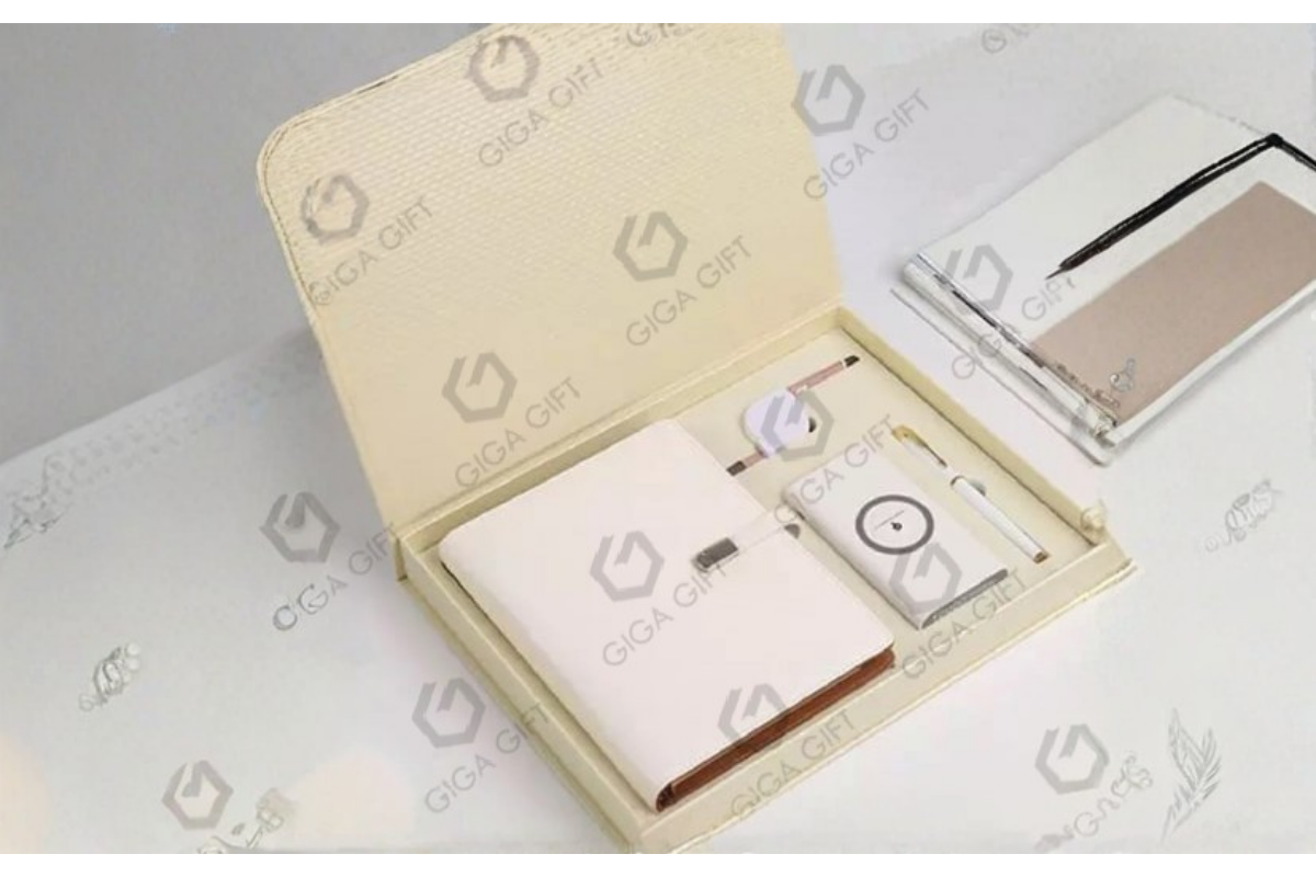 Set quà Tết công nghệ in logo thương hiệu