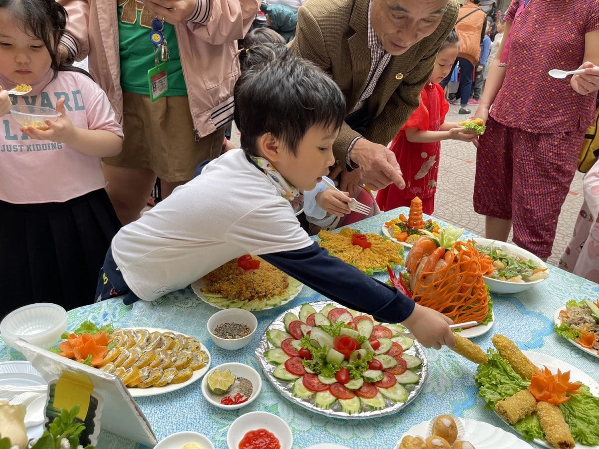 Tổ chức Gala, tiệc mời nhân viên và người thân