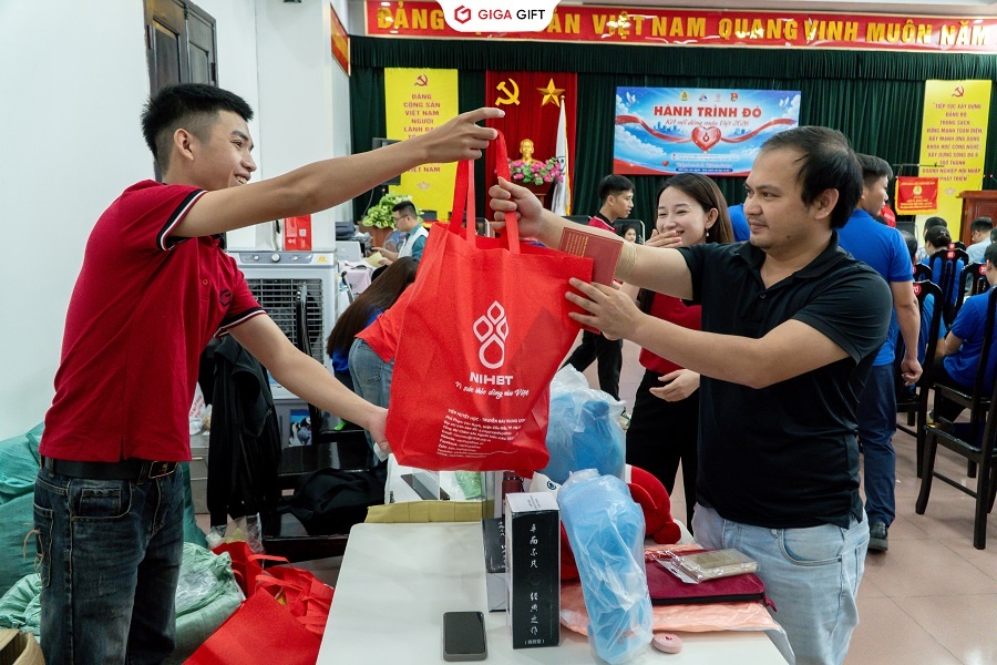 quà tặng hiến máu