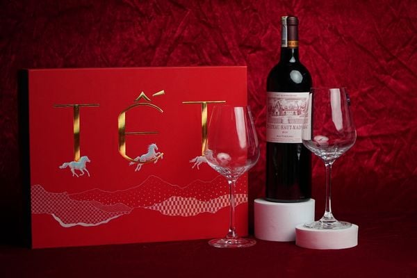 Set quà Tết sang trọng thể hiện vị thế khách hàng