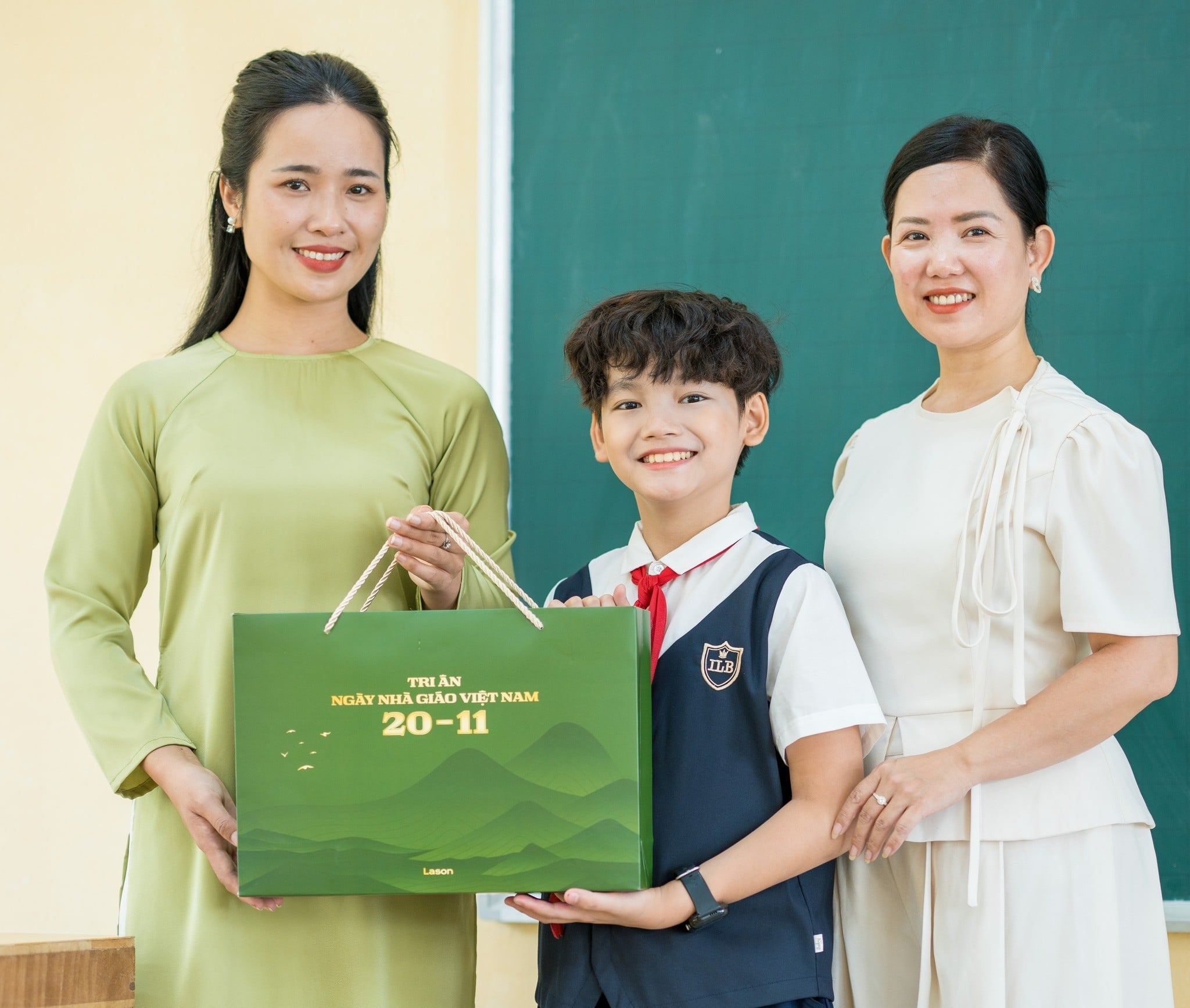 Món quà 20/11 cần phù hợp với sở thích của thầy cô