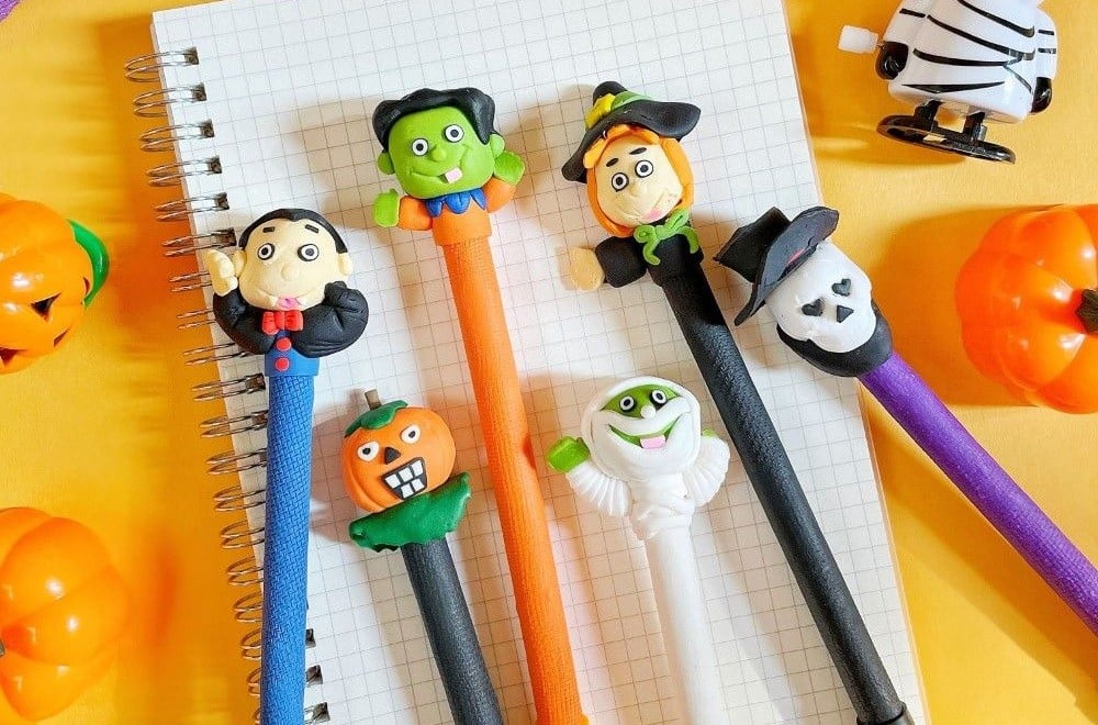 Bút bi với các họa tiết, trình thù đậm chất halloween