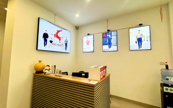 Quầy thu ngân tại chi nhánh AKYOO Trung Kính mới