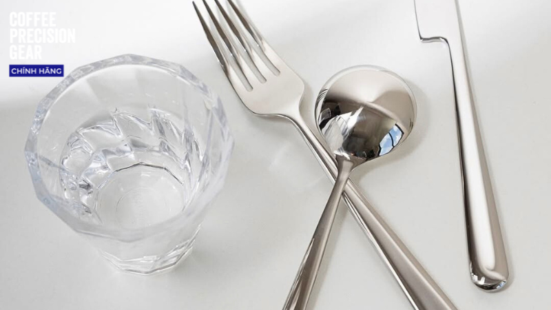 ly thủy tinh có hoa văn