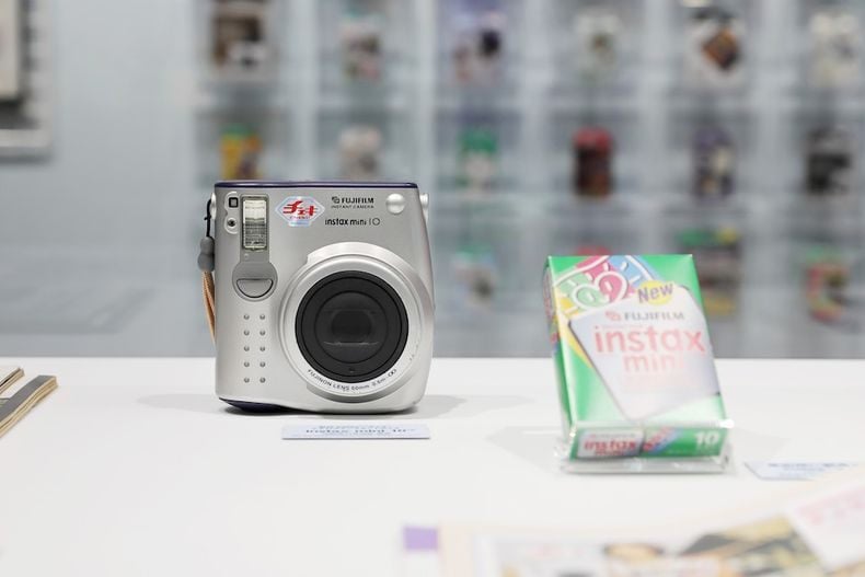 film instax đầu tiên