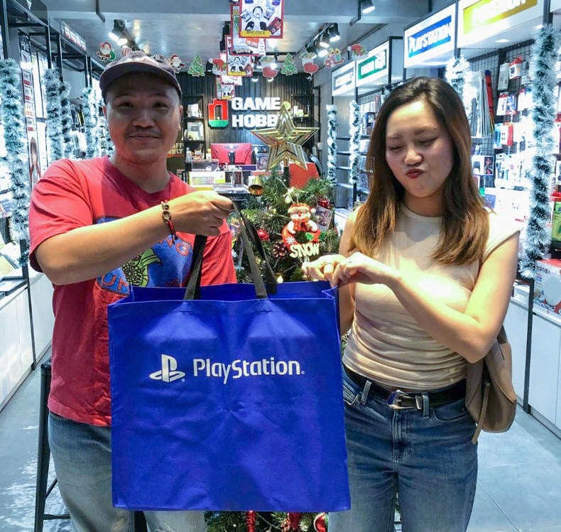 Máy chơi game PS5 là lựa chọn quà Noel phù hợp với gia đình