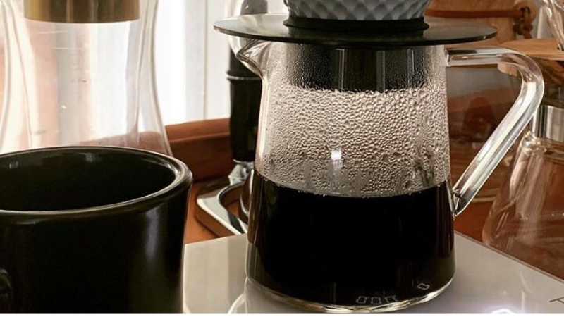 bình thủy tinh đựng trà