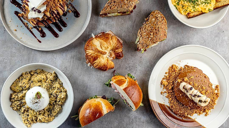 Đĩa sứ trang trí