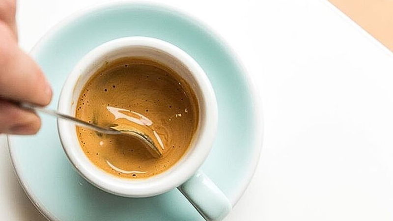 ly cốc thủy tinh và sứ