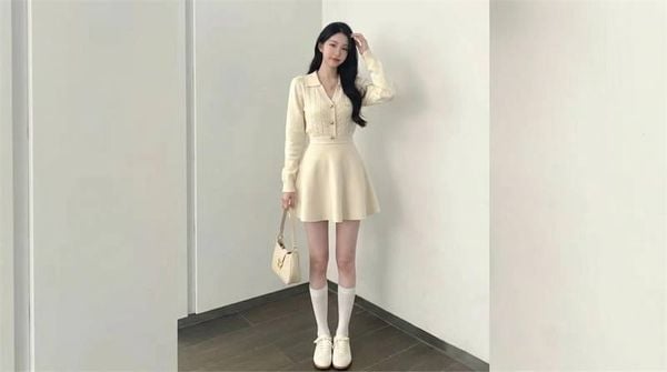Phối đồ với chân váy chữ A ngắn - áo polo dệt hoặc polo ôm