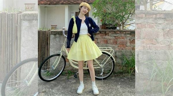 Phối đồ với chân váy chữ A ngắn -  áo tank top