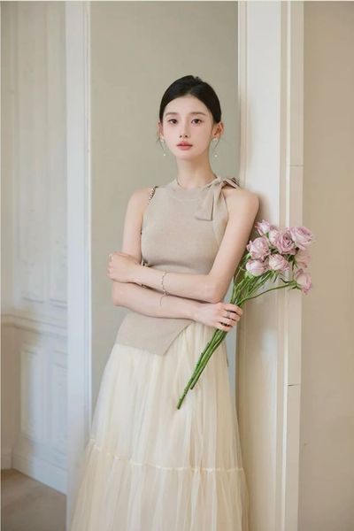 Công thức phối đồ với chân váy dài - Cân bằng bằng đường cắt và màu sắc