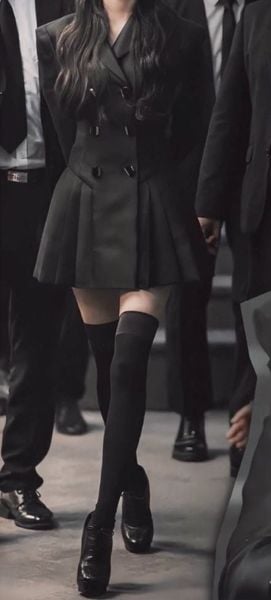 Mix đồ với giày oxford nữ - outfit monochrome