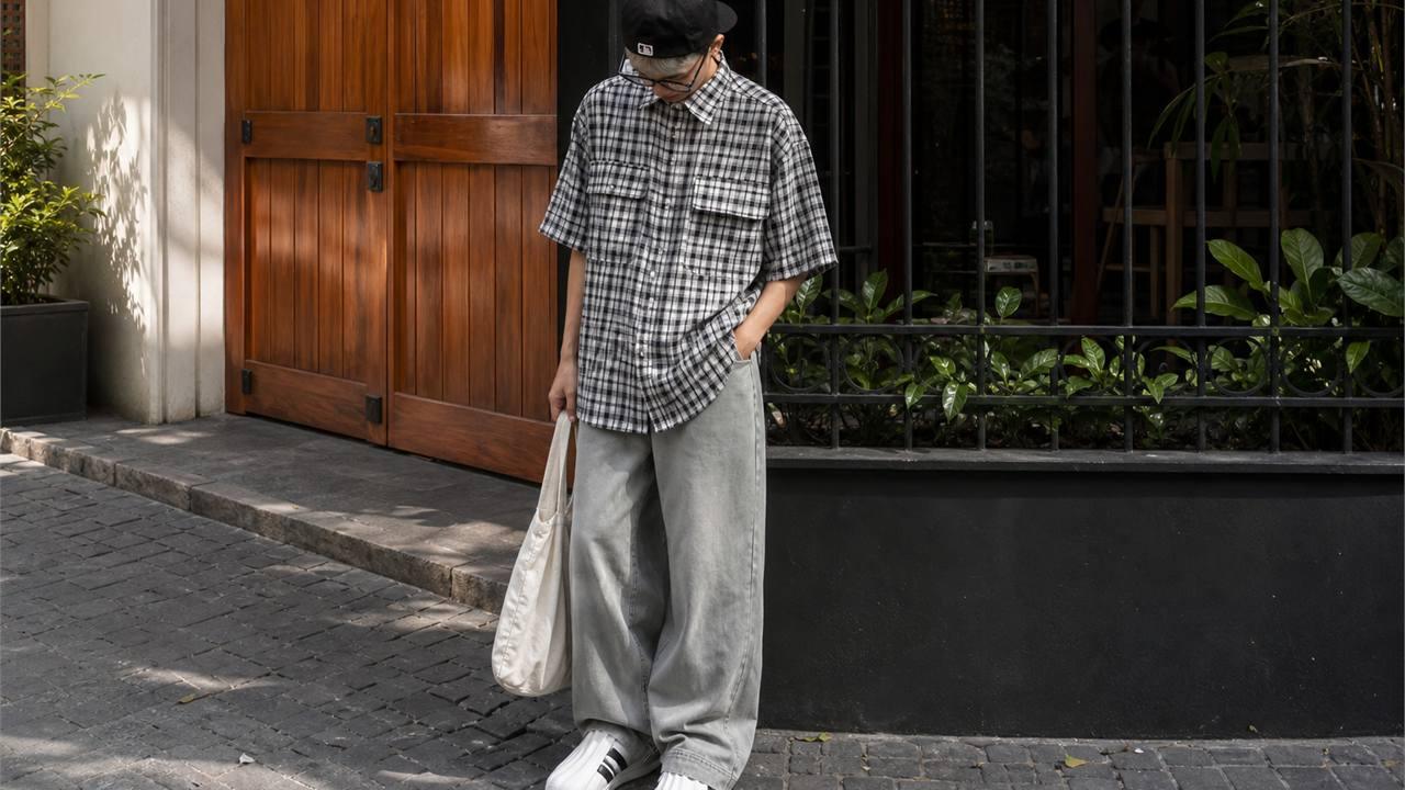 Phối quần ống rộng nam với sơ mi tay ngắn để outfit thoáng và gọn hơn
