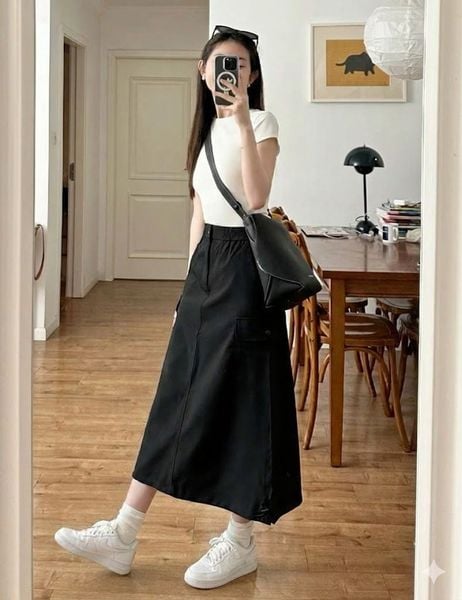 Cách phối đồ với giày thể thao trắng nữ - Chân váy midi phối cùng áo thun ôm