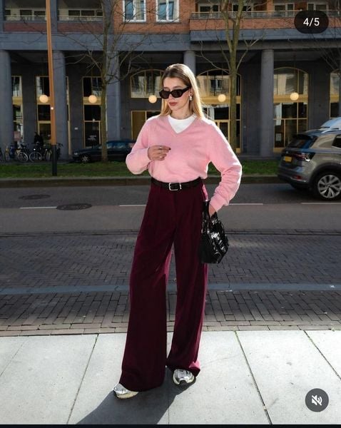 20 cách phối màu quần áo nữ và chọn màu Hồng + Đỏ rượu vang