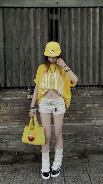 Áo thun form rộng nữ thắt nút hoặc sơ vin nửa vạt gọn dáng