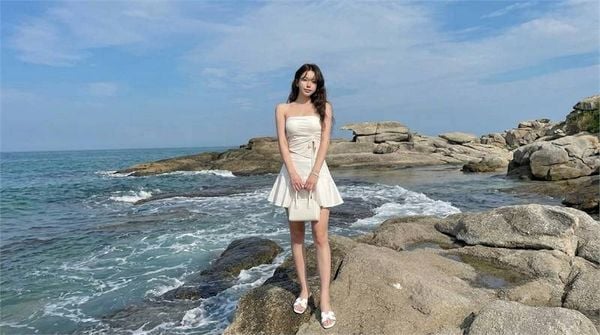 Phối đồ với chân váy chữ A ngắn - set monochrome