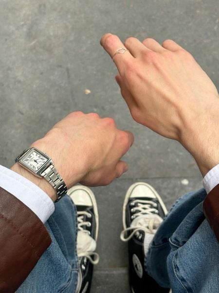 Boy phố với Phụ kiện kim loại