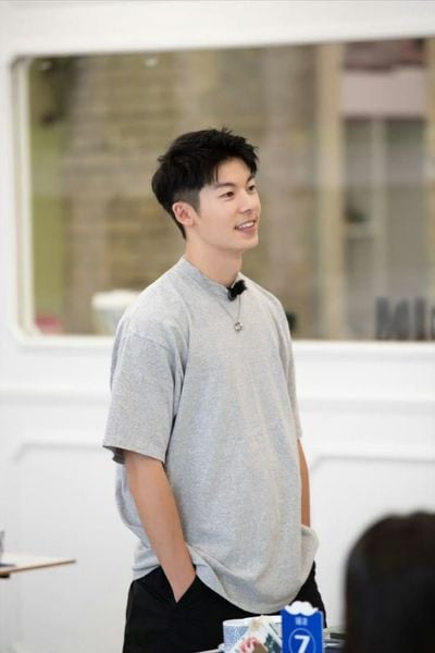 Boy phố với kiểu tóc Middle part