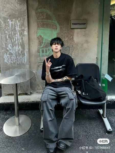 Boy phố toát ra vẻ tự tin tự nhiên