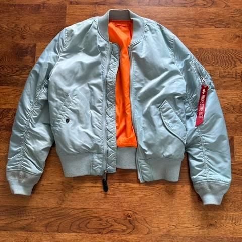 Các hãng áo bomber nổi tiếng - Alpha Industries