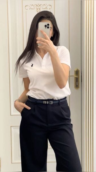 Cắch phối đồ với áo polo nữ - kết hợp với quần jeans cạp cao và thắt lưng da