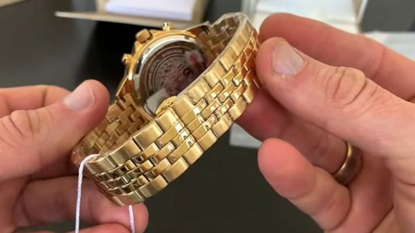 Cách check đồng hồ Versace chính hãng - Dây đeo, kiểm tra theo từng loại