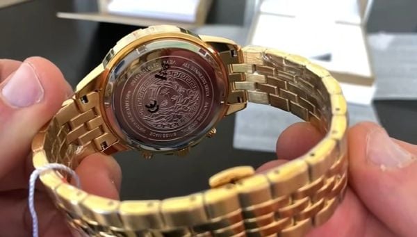 Cách check đồng hồ Versace chính hãng - Mặt đáy