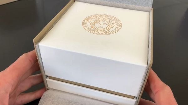 Cách check đồng hồ Versace chính hãng - Hộp đựng Versace