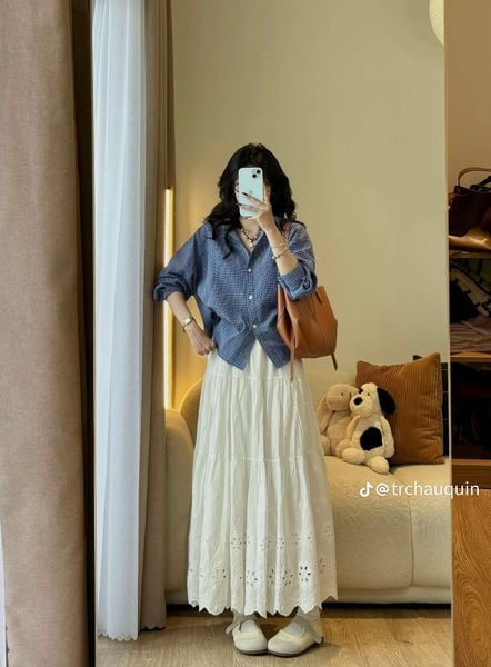 Cách phối đồ với chân váy dài qua gối - áo sơ mi