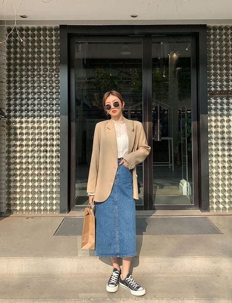 Chân váy jean dài phối với áo gì - áo blazer