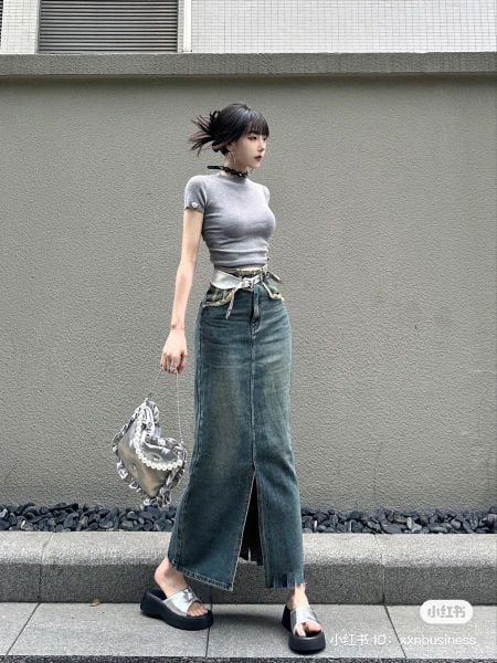 Chân váy jean dài phối với Giày mules