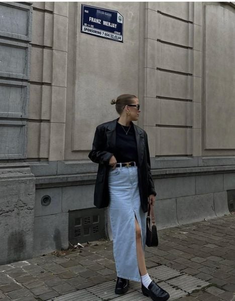 Chân váy jean dài phối với Giày loafer