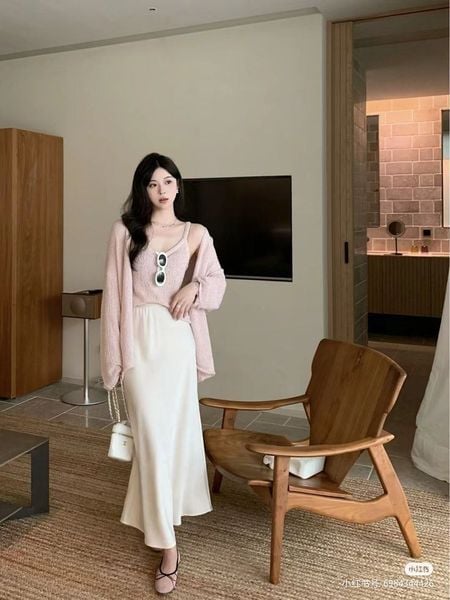 Chân váy lụa phối cardigan dáng ngắn nữ tính mà vẫn trẻ trung