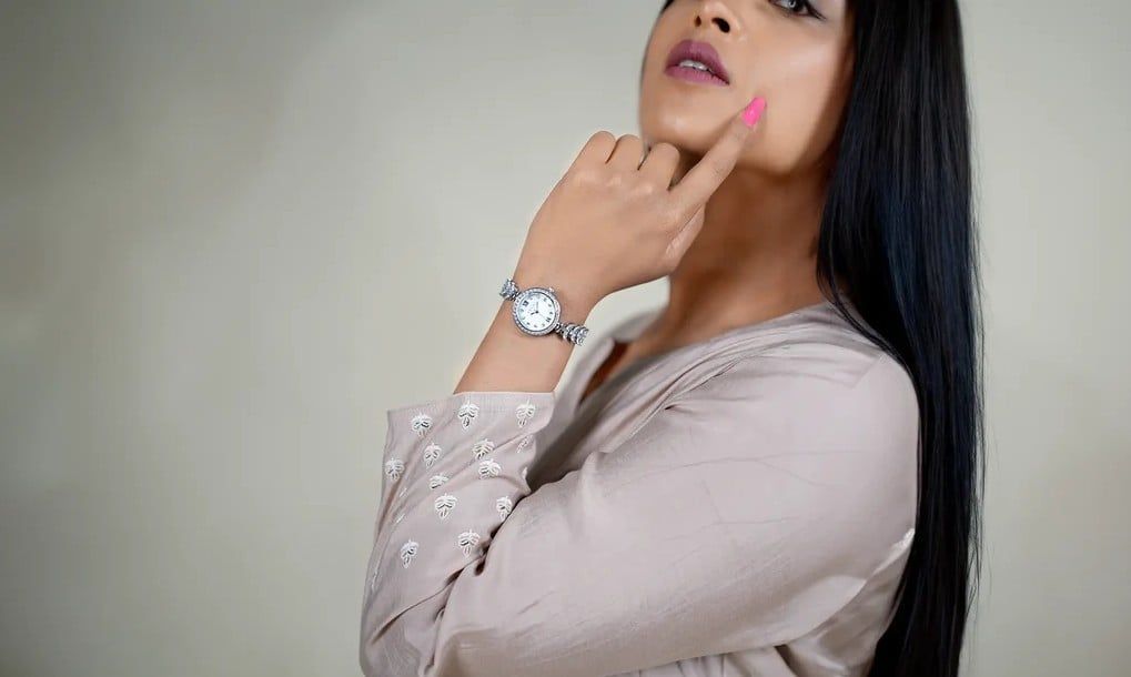 Đeo đồng hồ tay nào - Nam và nữ nên đeo thế nào